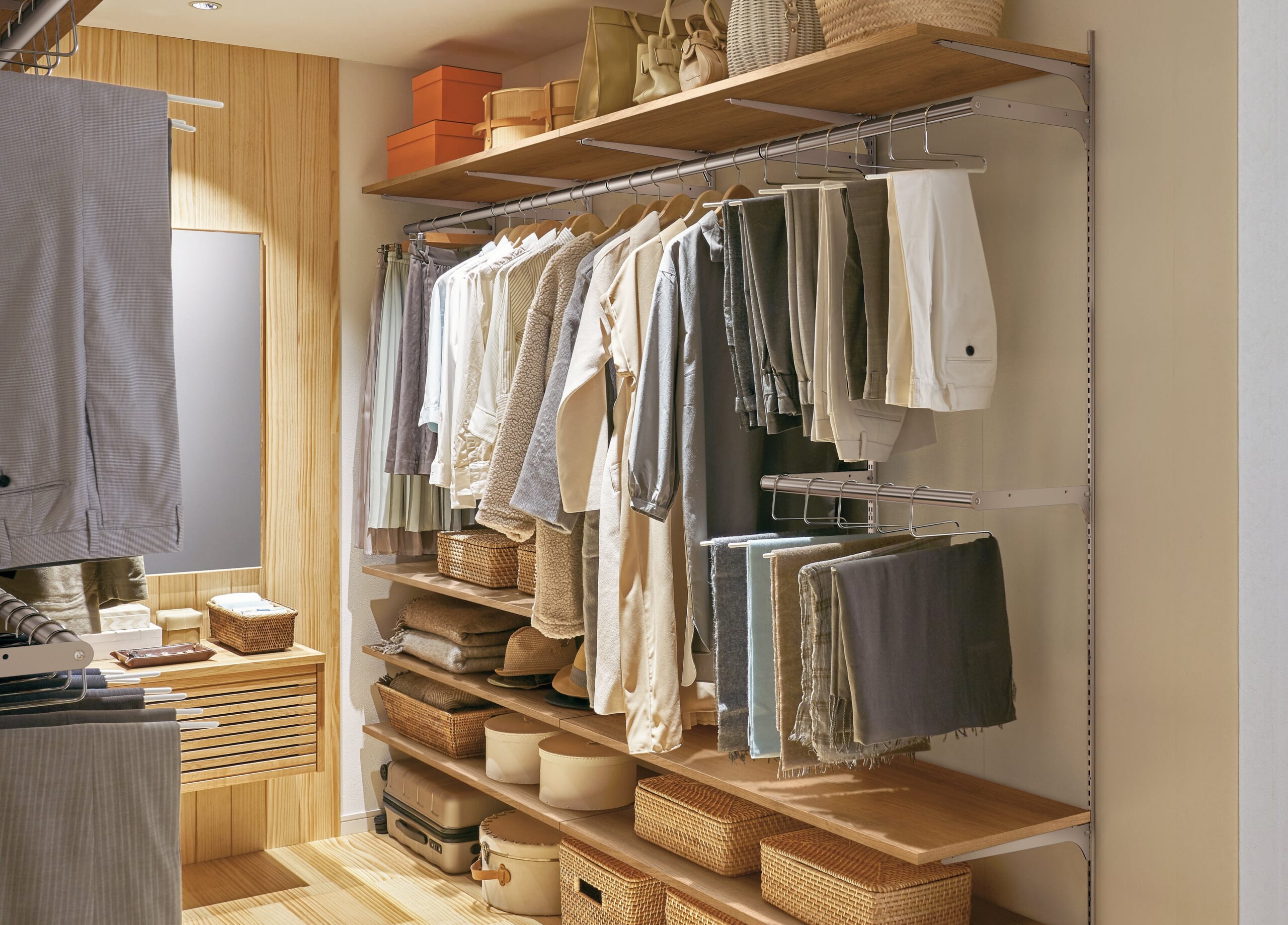 家族みんなが使いやすいファミリークローゼットとは?メリット、デメリット、間取りまで解説!