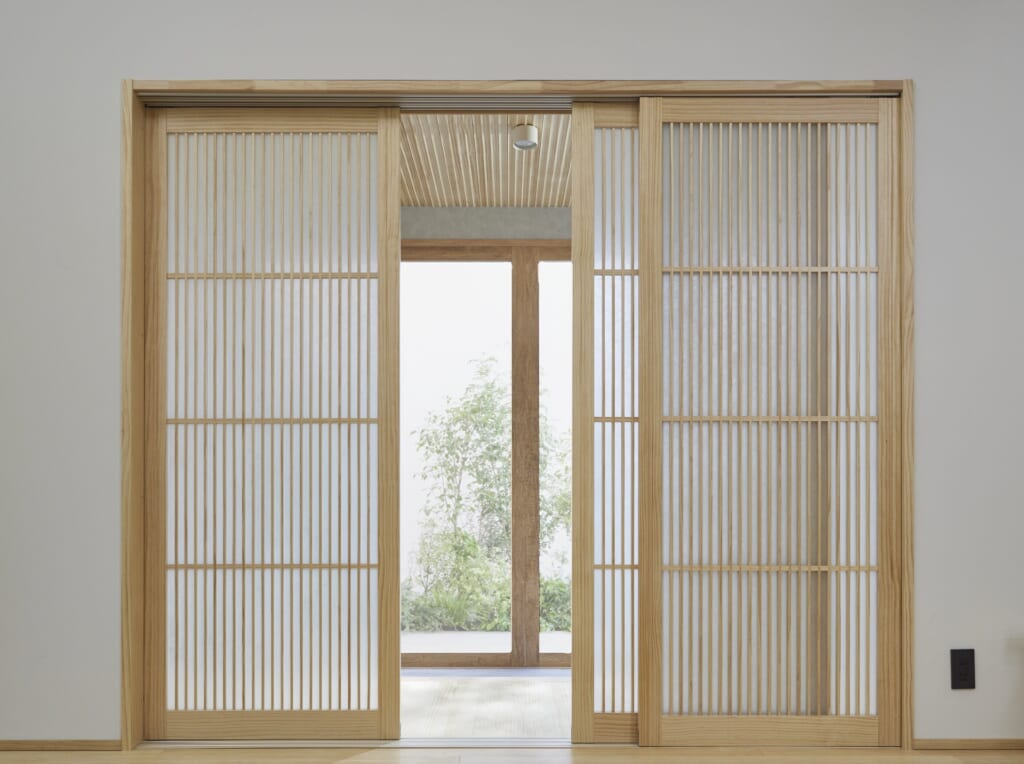 和風調の３枚建具
