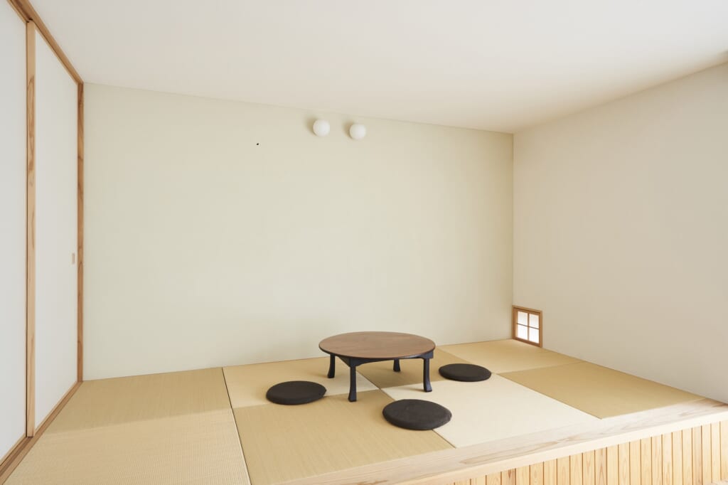 小上がりになった和室とちゃぶ台