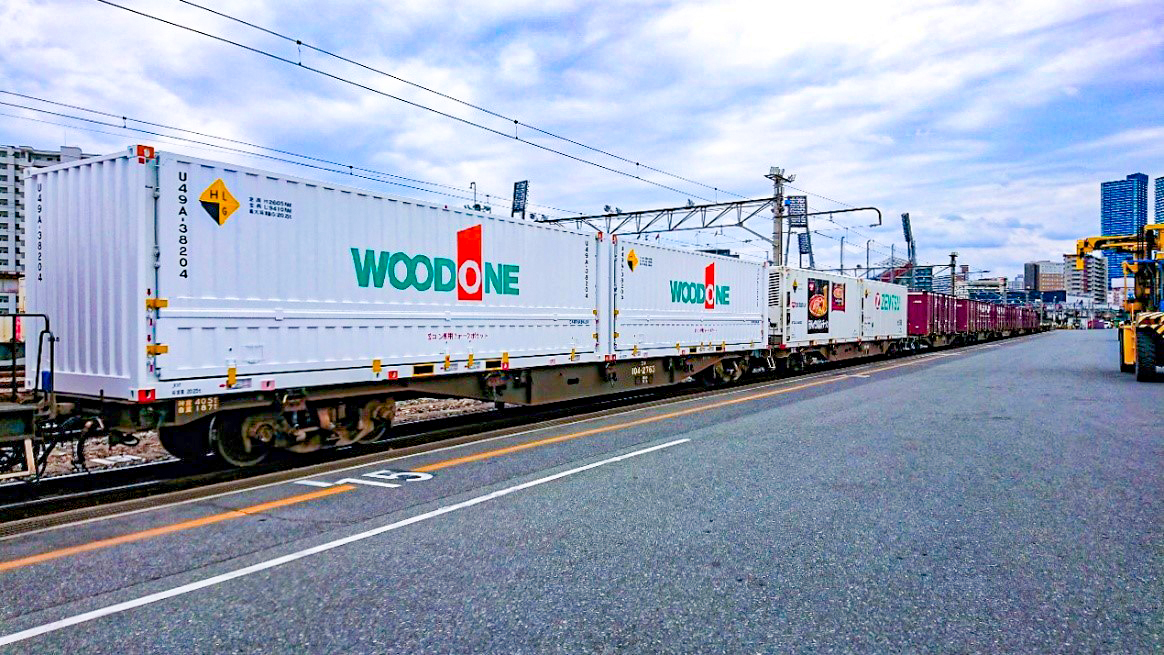 ウッドワン専用の鉄道コンテナが走り始めました！
