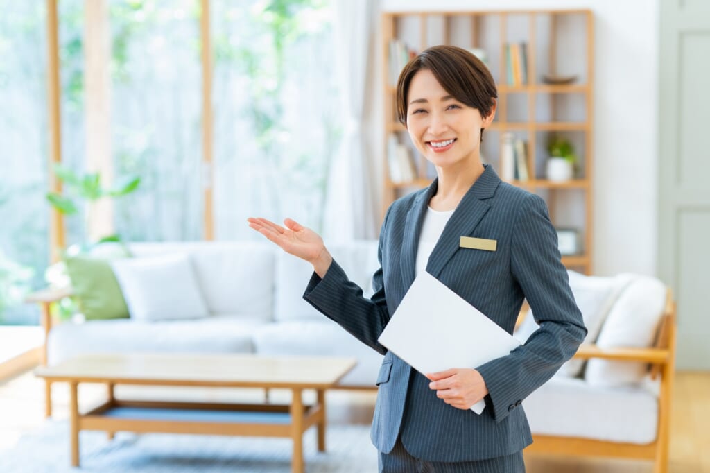 笑顔で対応してくれる営業マン