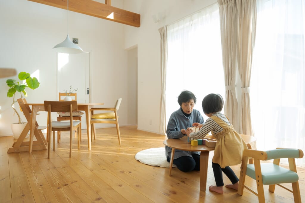 明るい部屋での穏やかな時間
