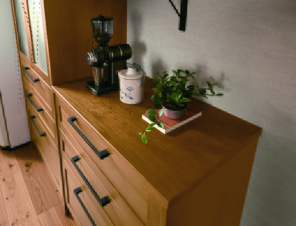 優しい色合いのカップボード