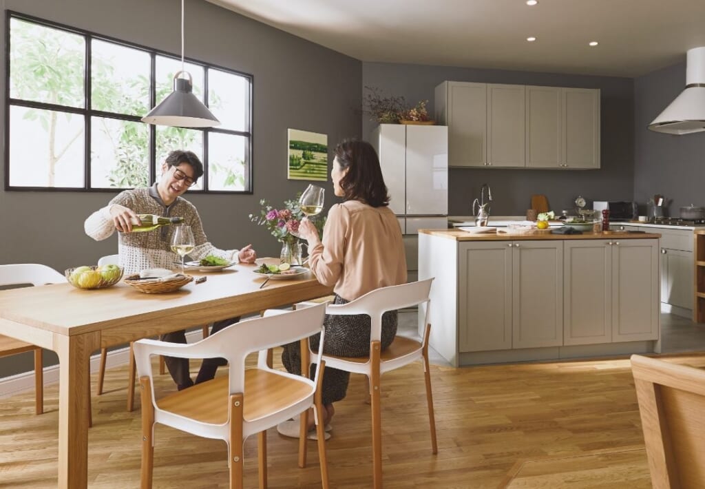 豊かな家族時間を過ごしたパリのアパルトマンを再現