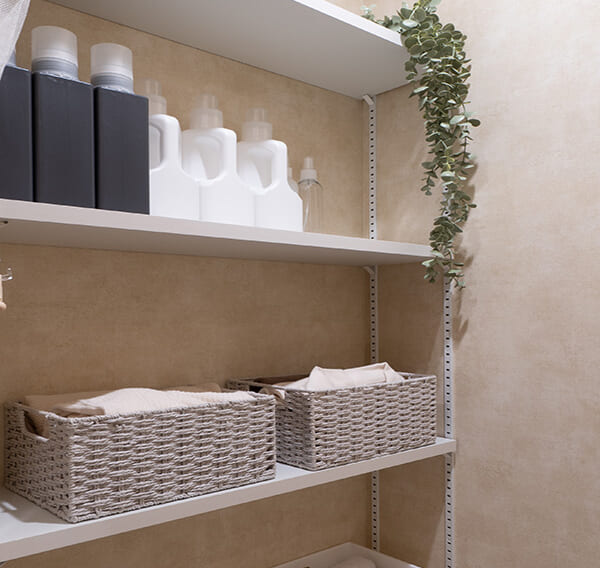 整理された収納棚