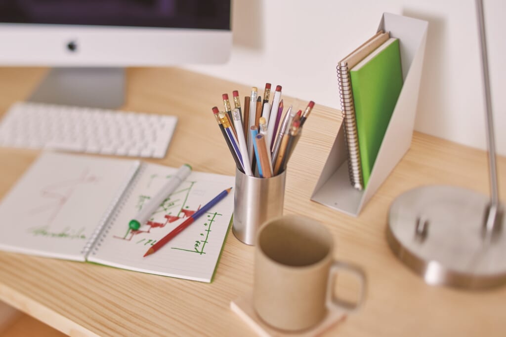 デスクの文房具収納