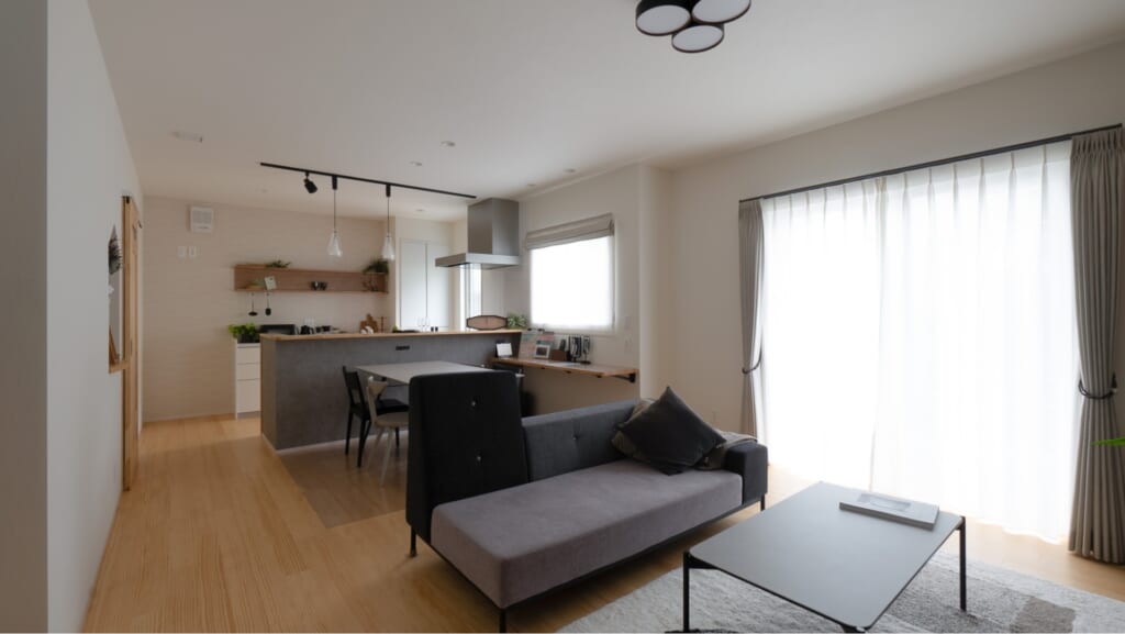 素材が紡ぐ、安心とくつろぎの家。