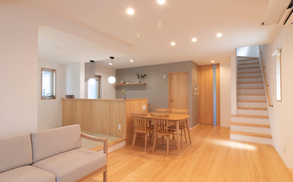 無垢ピノアースに囲まれて暮らす。