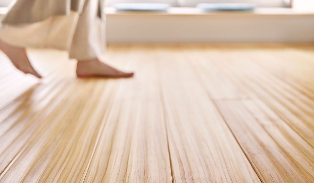 素足で歩く心地よさ