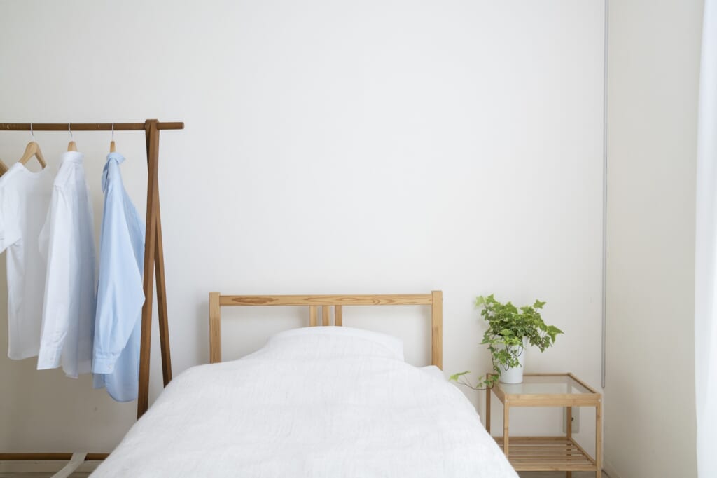 シンプルなシングルベッド