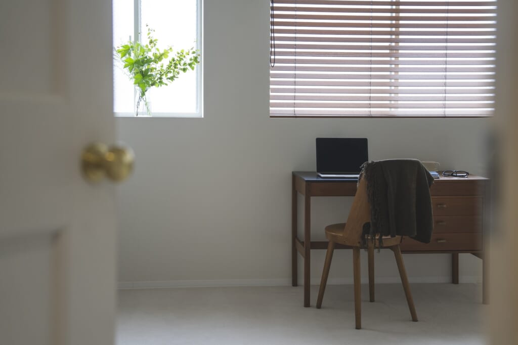 ミニマルなワークデスク