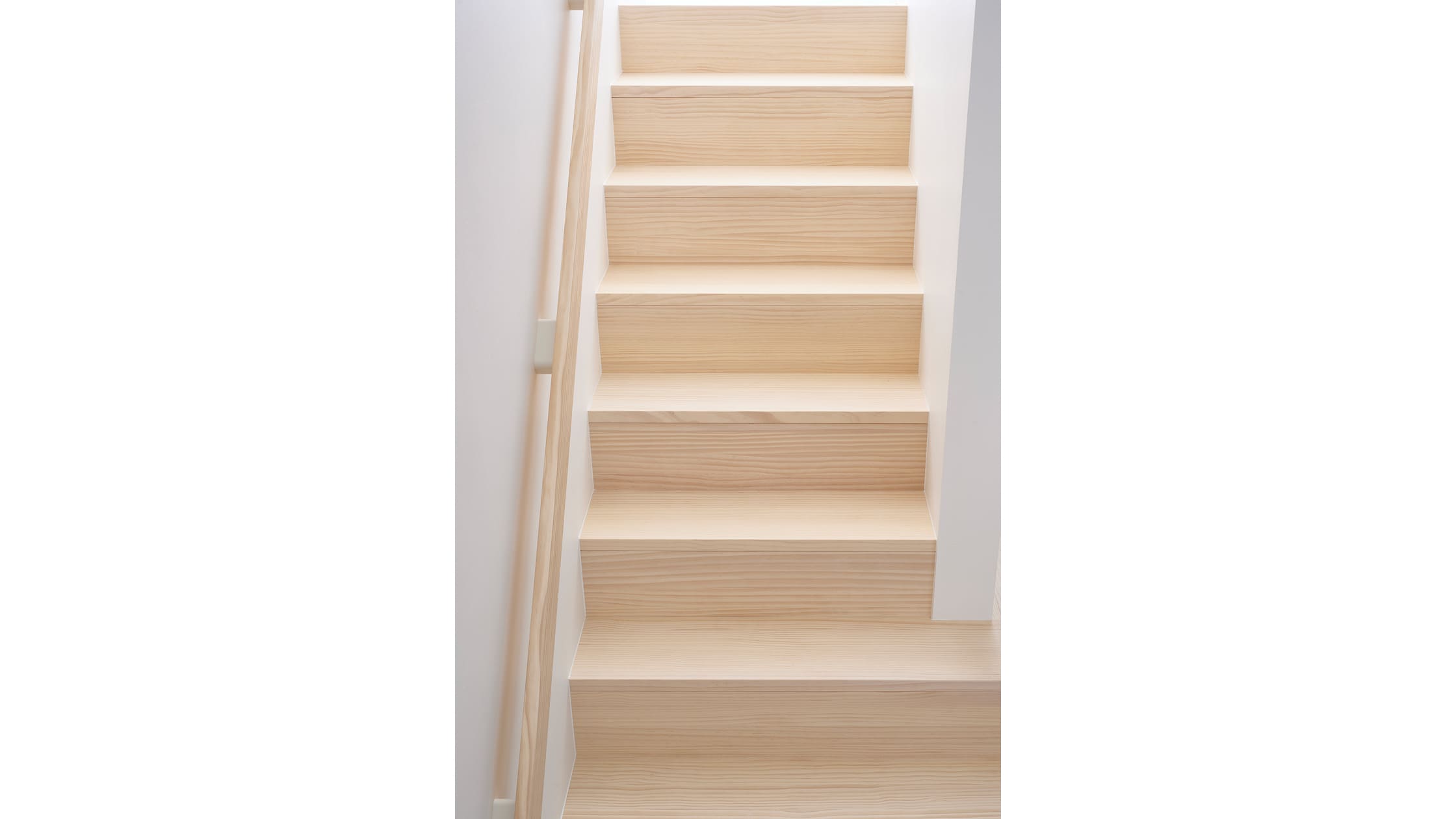 Wooden stairs 
/ 階段 image 3