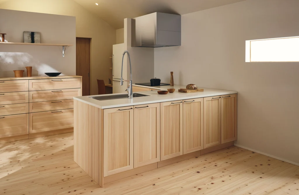 無垢の木のキッチンsu:iji 国産材 桧｜WOODONE