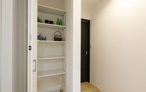 日本の木の上で過ごす、のびやかな住まい。