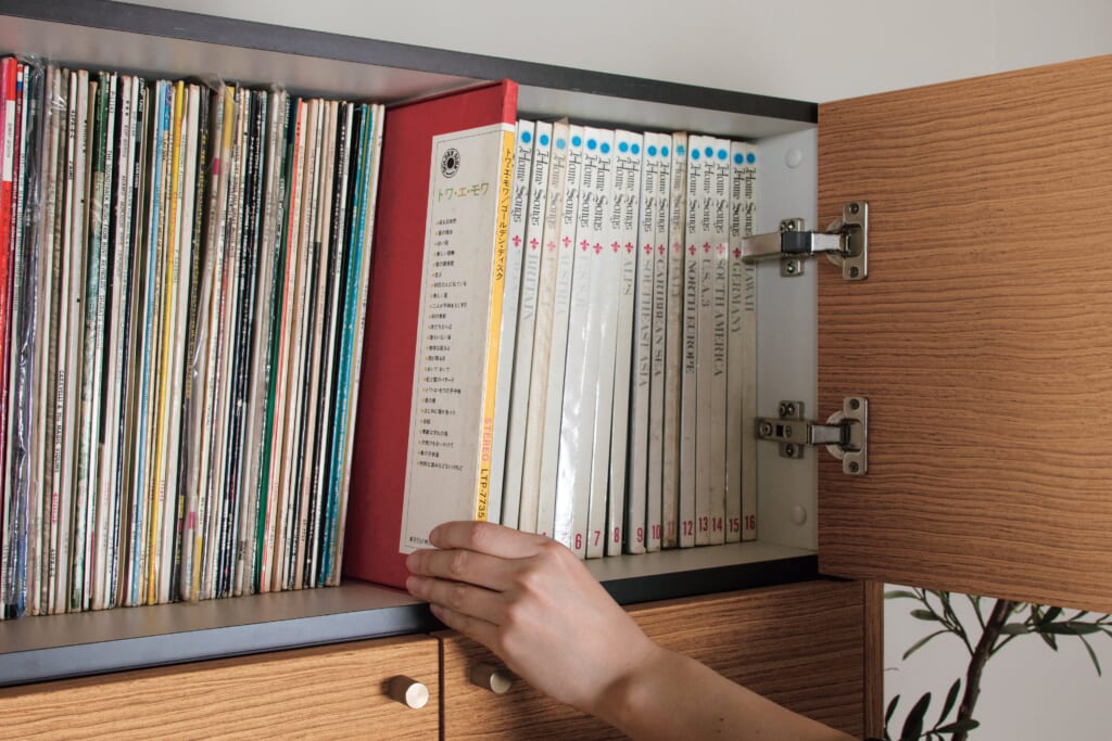 扉付き収納,楽譜収納,音楽部屋,木の収納