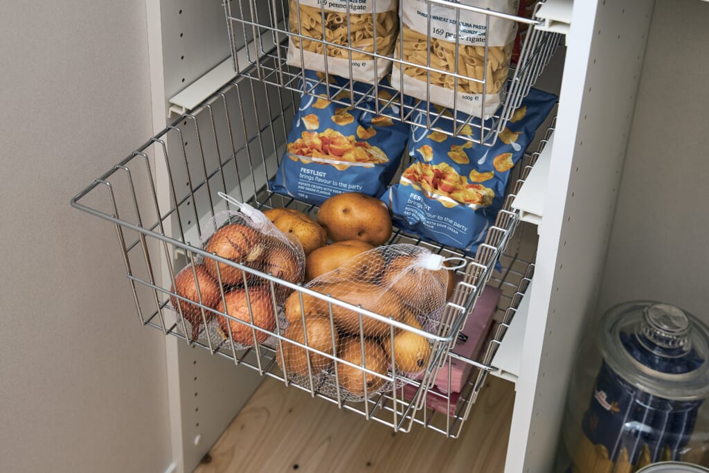 食材ストック,ワイヤーバスケット,パントリー収納,システム収納,L字収納