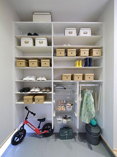 玄関収納,靴の収納,子供のお外遊びグッズ,お散歩グッズ,ペット用品,ベビーカー,シューズクローゼット,土間収納