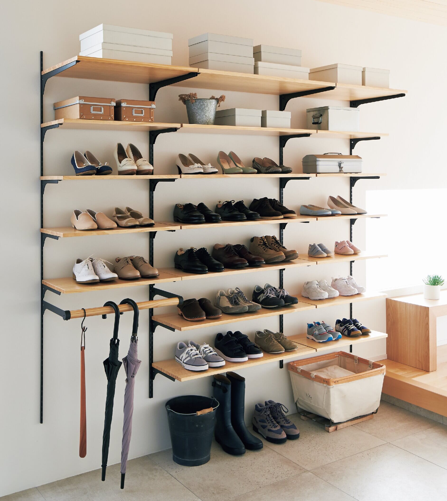 シューズクローゼット,玄関,靴,収納,土間収納,外遊び収納,キャンプ用品,傘立て,靴ベラ